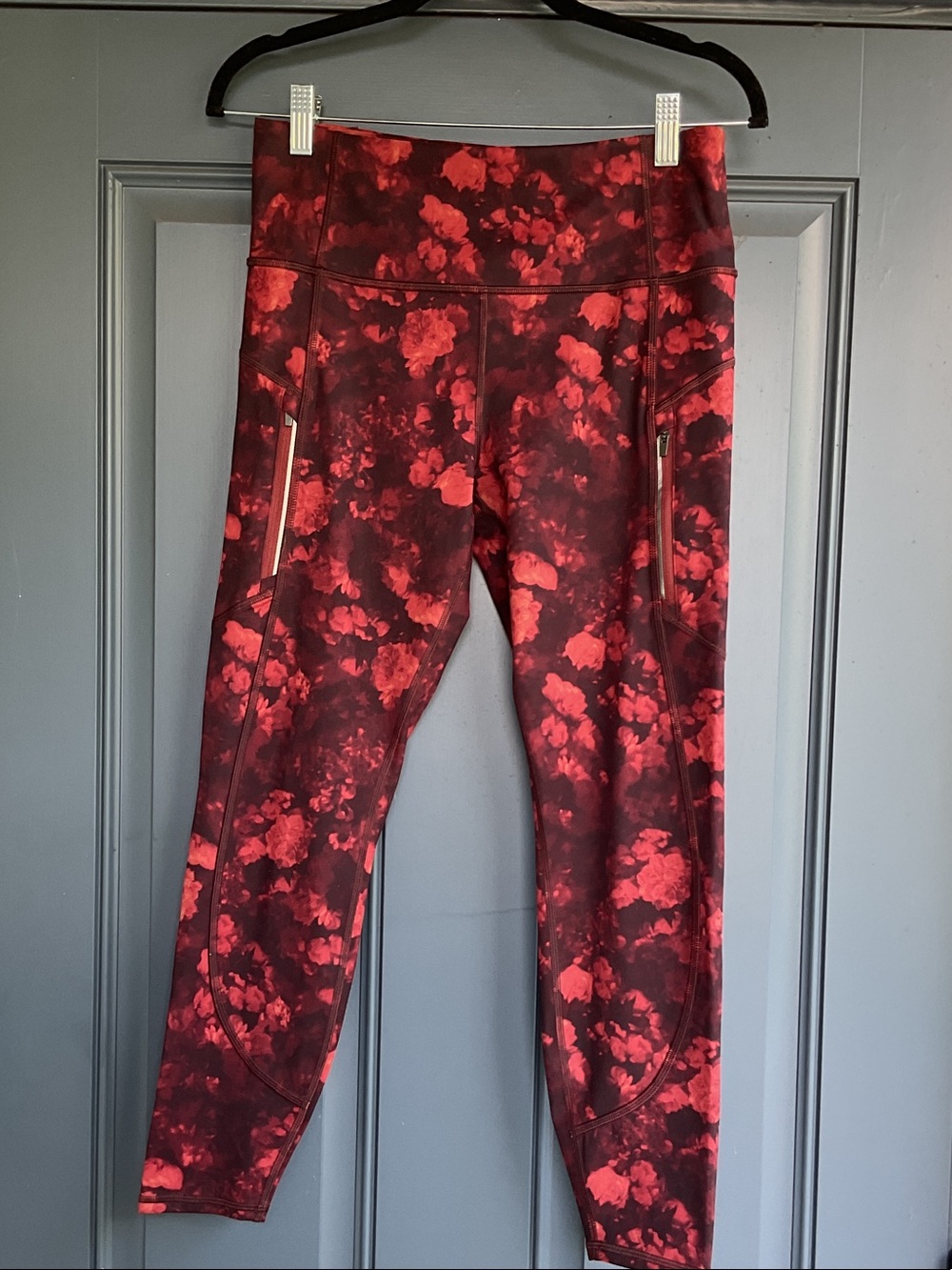 Athleta Red and Black Floral Active Leggings, Size MP
